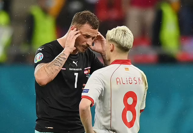 UEFA ra án phạt nguội đầu tiên tại VCK Euro 2020

